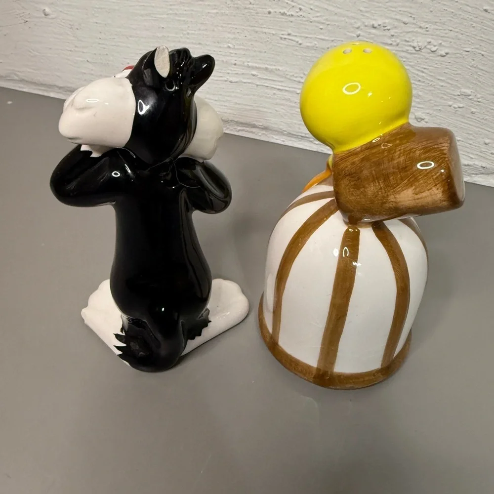 Sylvester & Tweety Salt & Pepper Shakers Warner Bros. 1993 - Picture 4 of 6